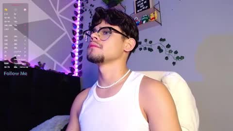 Isaac Saenz. online show from 12-03-24, 01:52