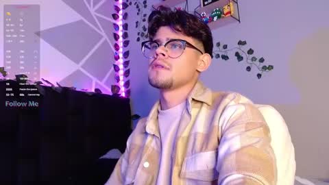 Isaac Saenz. online show from 12-08-24, 04:46