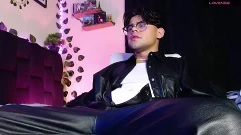 Isaac Saenz. online show from 02-24-25, 11:52