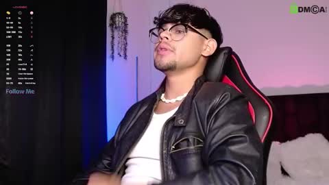 Isaac Saenz. online show from 09-10-25, 12:43