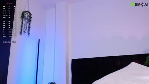 Isaac Saenz. online show from 09-25-25, 01:20