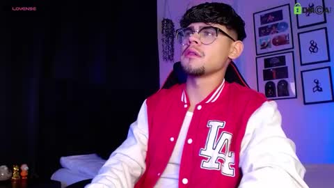 Isaac Saenz. online show from 12-04-25, 12:31