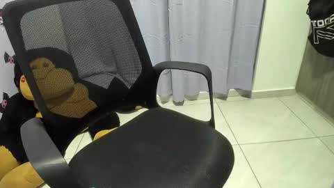 isaac online show from 10-26-25, 05:02