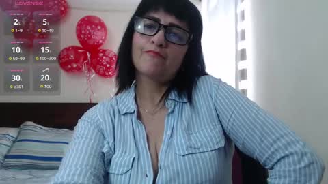 Snapshot of isabeel_sofia01 chatting on 02-19-25, 06:00 Isabeel Sofia online show from 02-19-25, 06:00