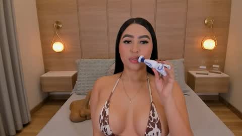 Snapshot of isabel_millher chatting on 02-10-26, 03:54 Isa online show from 02-10-26, 03:54