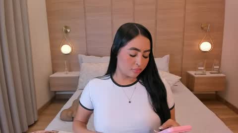 Snapshot of isabel_millher chatting on 05-30-26, 03:58 Isa online show from 05-30-26, 03:58