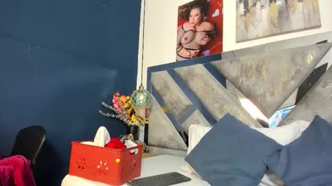 Mommy Isa online show from 01-18-26, 05:44