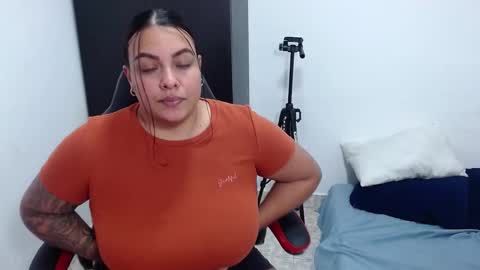 Snapshot of isabella_hots chatting on 12-05-24, 09:06 estefania online show from 12-05-24, 09:06