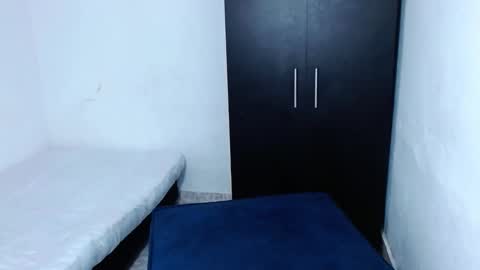 Snapshot of isabella_hots chatting on 11-28-25, 01:25 estefania online show from 11-28-25, 01:25