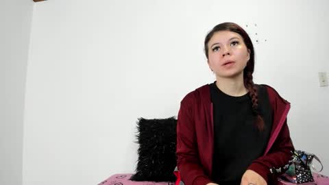 Snapshot of isabella_jaramillo chatting on 10-14-25, 12:17 isabella_jaramillo online show from 10-14-25, 12:17