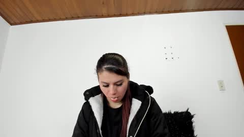 Snapshot of isabella_jaramillo chatting on 10-17-25, 12:19 isabella_jaramillo online show from 10-17-25, 12:19