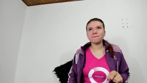 isabella_jaramillo online show from 11-08-25, 12:05