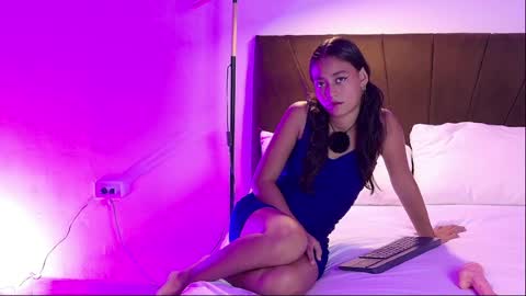 isabella santana online show from 07-02-26, 07:53
