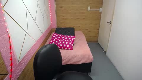 isabella_roseee online show from 10-15-25, 08:42