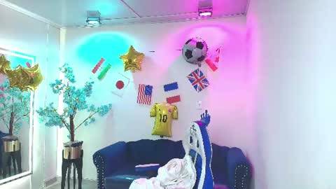 Isabella  online show from 07-16-26, 11:49