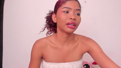 Snapshot of isabella_sex18 chatting on 01-27-25, 01:37 isabella online show from 01-27-25, 01:37