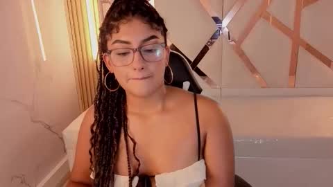 Snapshot of isabella_tp chatting on 01-14-26, 08:47 Isa online show from 01-14-26, 08:47