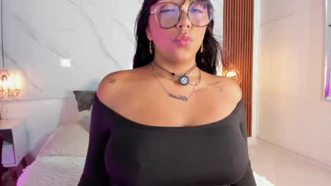 Snapshot of isabella_zc chatting on 04-29-26, 02:32 isabella zc online show from 04-29-26, 02:32