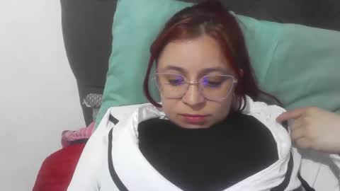 isabellaa_hills_ online show from 10-21-25, 09:59