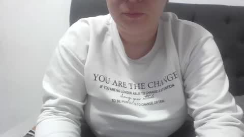 isabellaa_hills_ online show from 11-15-25, 02:57