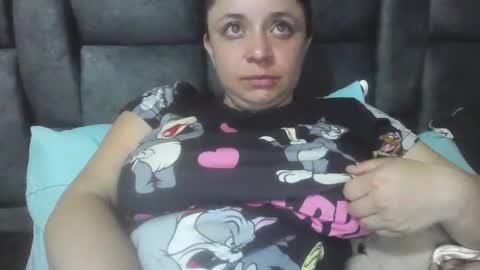 isabellaa_hills_ online show from 06-01-26, 03:47
