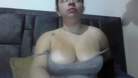 isabellaa_hills_ online show from 06-10-26, 04:39