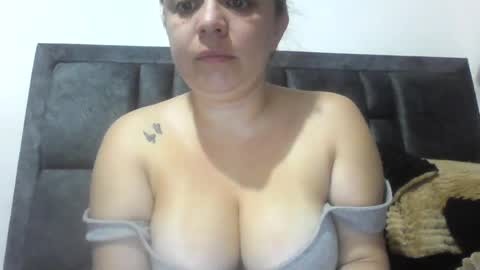 isabellaa_hills_ online show from 06-19-26, 04:33
