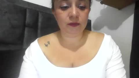 isabellaa_hills_ online show from 06-29-26, 11:27