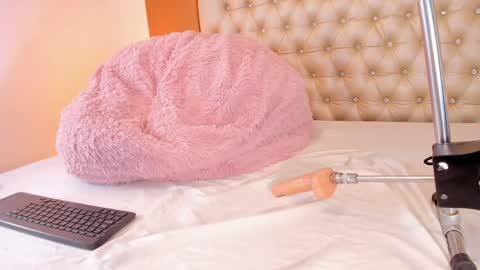 Snapshot of isabellaalux_ chatting on 05-17-26, 08:16 isabellaalux_ online show from 05-17-26, 08:16
