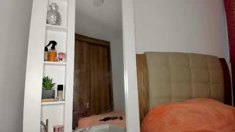 ISABEL online show from 10-25-25, 08:11