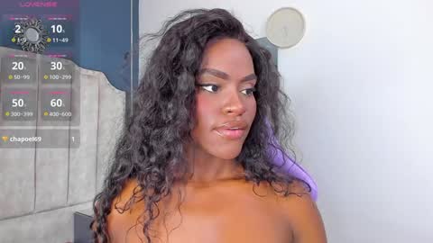 Snapshot of isabellabroms21 chatting on 12-23-24, 08:47 v online show from 12-23-24, 08:47