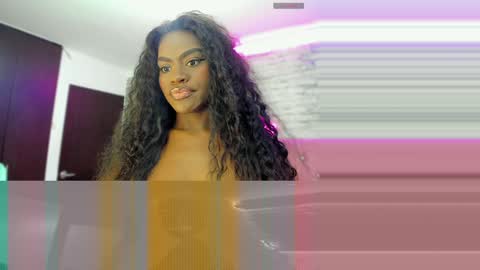 Snapshot of isabellabroms21 chatting on 12-25-24, 03:49 v online show from 12-25-24, 03:49