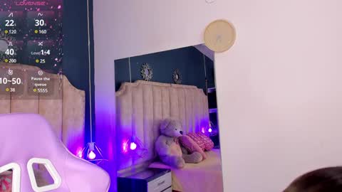 Snapshot of isabellabroms21 chatting on 01-15-25, 09:09 v online show from 01-15-25, 09:09