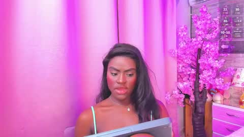 Snapshot of isabellabroms21 chatting on 02-09-25, 11:25 v online show from 02-09-25, 11:25