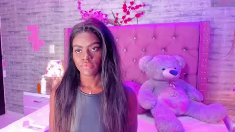 Snapshot of isabellabroms21 chatting on 02-20-25, 08:47 v online show from 02-20-25, 08:47