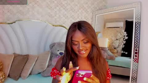 Snapshot of isabellabroms21 chatting on 10-10-25, 10:09 v online show from 10-10-25, 10:09