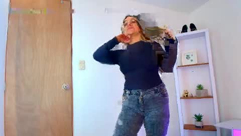 Isabella  online show from 04-08-26, 01:55