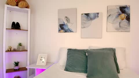 Isabella  online show from 04-13-26, 02:33