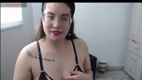 Snapshot of isabellahunter2 chatting on 05-25-26, 05:19 isabellahunter2 online show from 05-25-26, 05:19