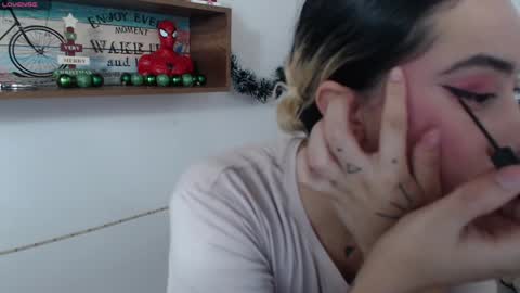 Snapshot of isabellakoff chatting on 12-18-24, 12:07 Tati - online show from 12-18-24, 12:07