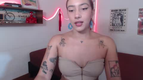 Snapshot of isabellakoff chatting on 11-07-25, 12:16 Tati - online show from 11-07-25, 12:16