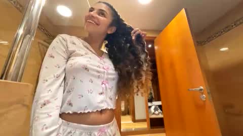 Isabella.. back again  online show from 12-19-25, 05:42