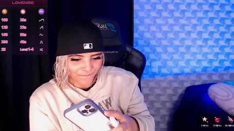 Snapshot of isabellamoutt chatting on 01-25-25, 02:37 Isabella Mout online show from 01-25-25, 02:37