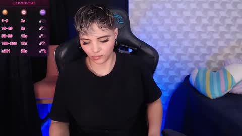 Snapshot of isabellamoutt chatting on 02-02-25, 06:10 Isabella Mout online show from 02-02-25, 06:10