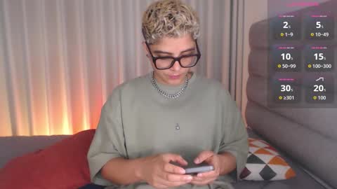 Isabella Mout  online show from 12-18-25, 02:06