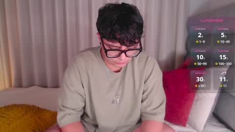 Isabella Mout  online show from 05-17-26, 12:12