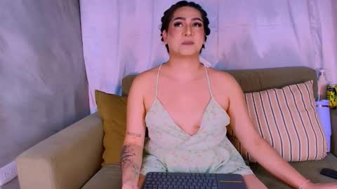 Snapshot of isabellas_smith chatting on 02-23-26, 06:00 Martina IG martissmith01 online show from 02-23-26, 06:00