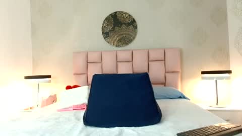 Snapshot of isabelledaza chatting on 05-13-26, 12:02 Isabelle Daza online show from 05-13-26, 12:02