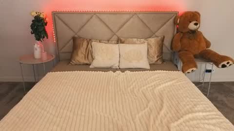 Isabelle online show from 03-23-26, 04:27