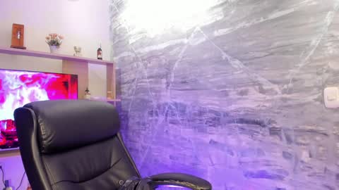 Isa online show from 12-19-24, 04:13